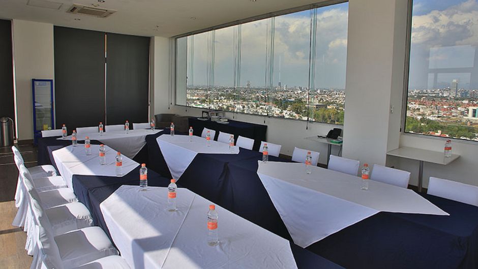 Holiday Inn Express & Suites Angelopolis Meeting