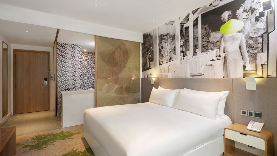 Holiday Inn & Suites Saigon Airport Room