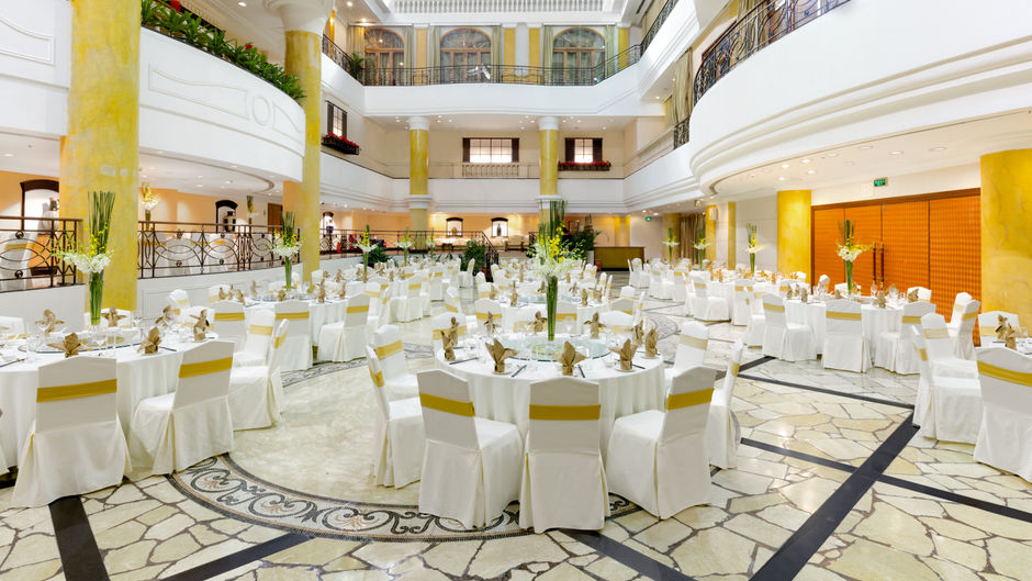 Crowne Plaza Hotel & Suites Landmark Ballroom