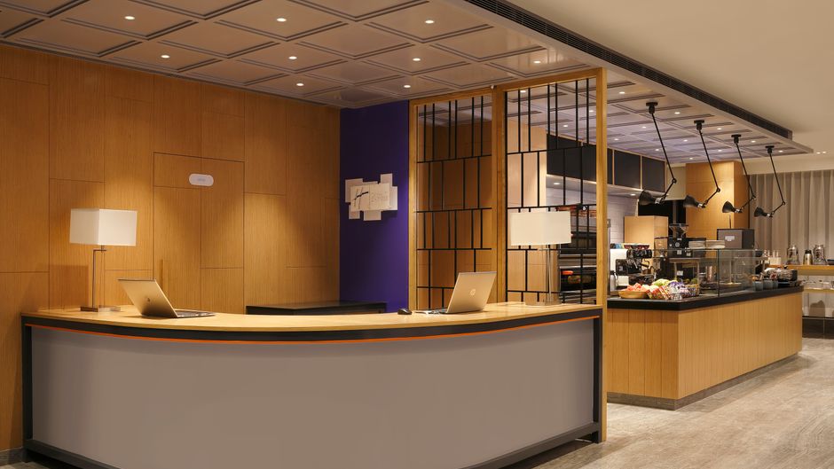 Holiday Inn Express Banjara Hills Lobby