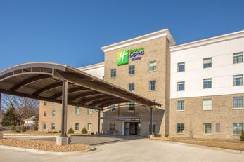 Holiday Inn Express & Suites Shawnee