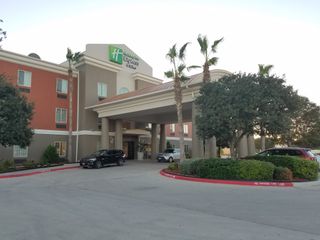 Holiday Inn Express Hotel & Suites