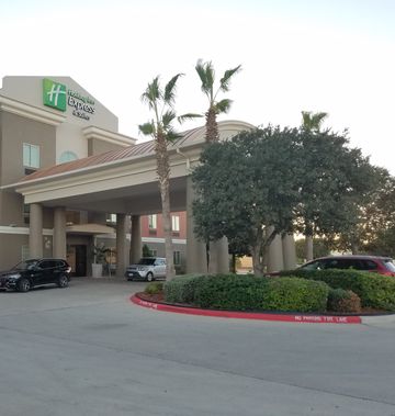 Holiday Inn Express Hotel & Suites