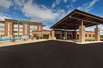 Holiday Inn Express Airport Expo Center