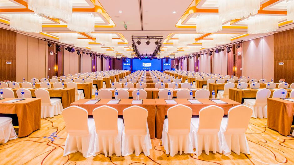 Holiday Inn Express Yinchuan Downtown Ballroom
