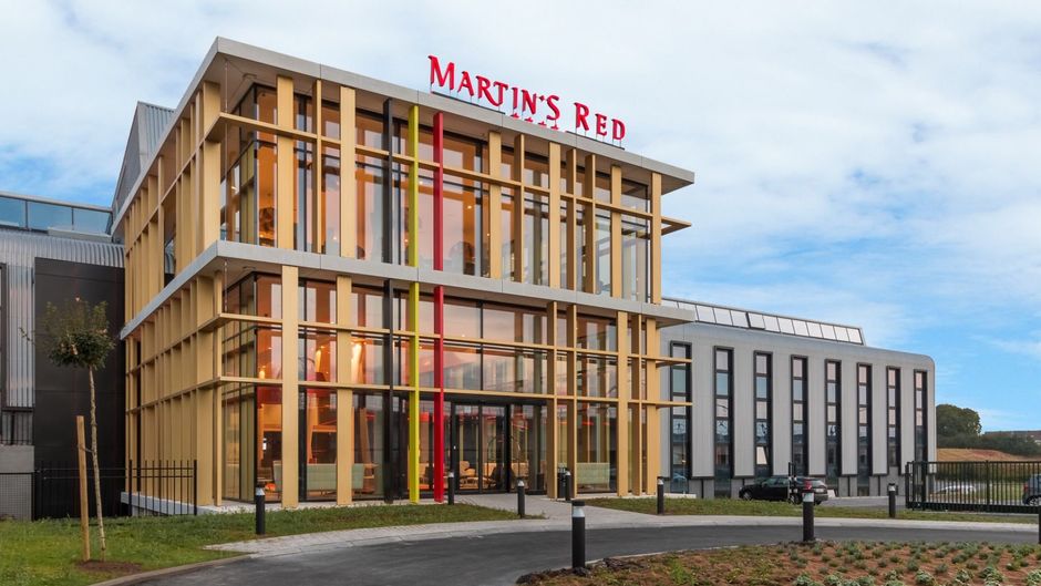 Martin's Red Hotel Meeting