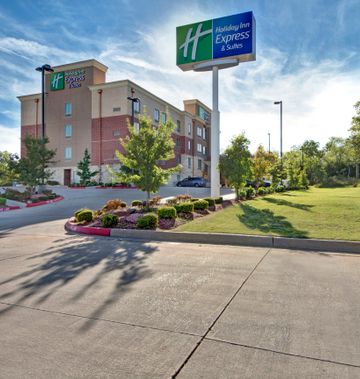 Holiday Inn Express & Suites OKC North
