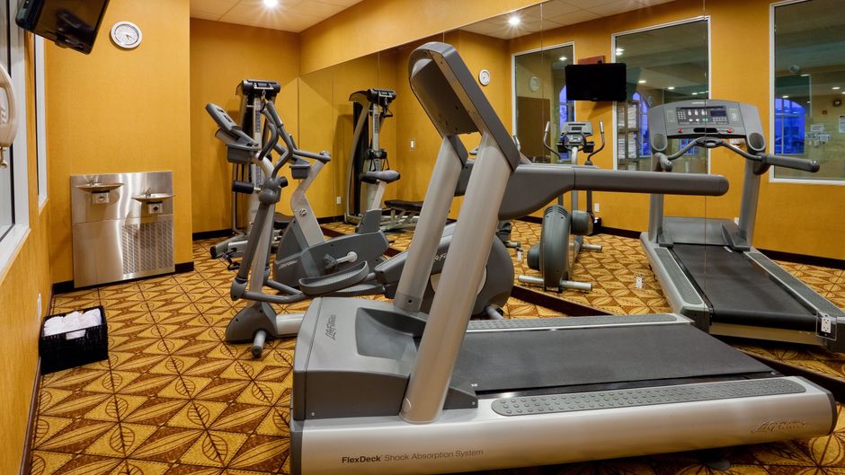 Holiday Inn Express & Suites Bowmanville Health Club