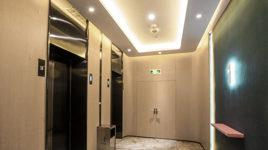 Holiday Inn Express High Tech Lobby