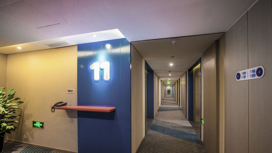 Holiday Inn Express High Tech Lobby