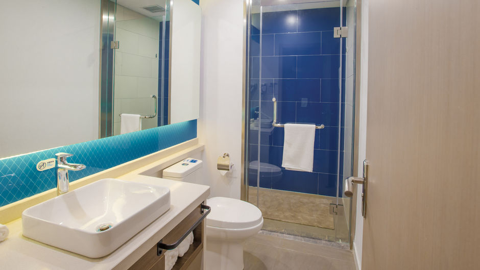 Holiday Inn Express High Tech Room