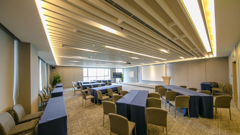 Holiday Inn Express High Tech Meeting