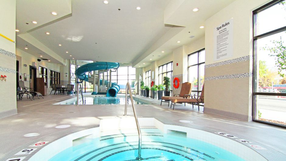 Holiday Inn Express & Suites NW Pool