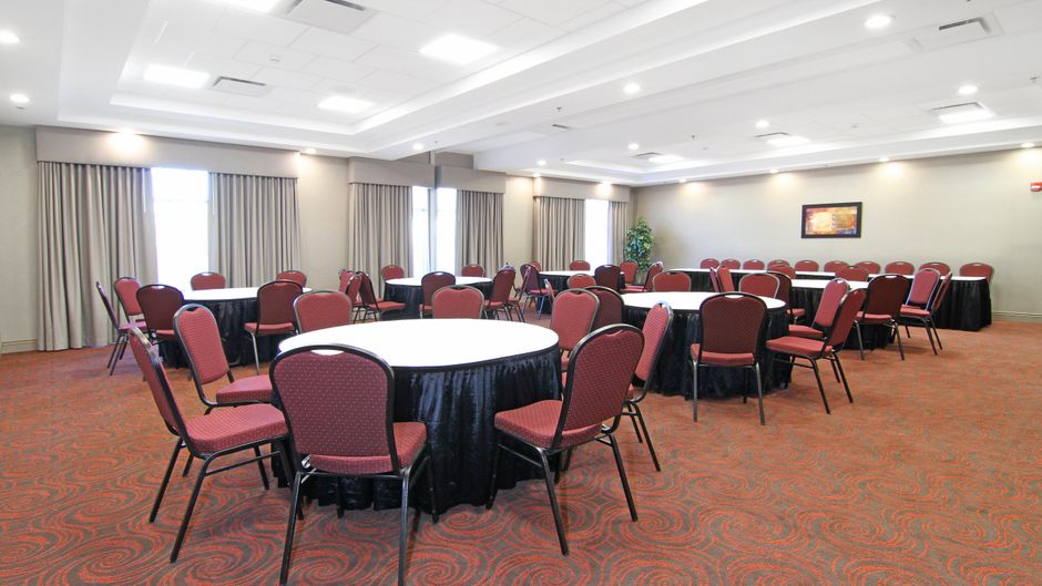 Holiday Inn Express & Suites NW Meeting