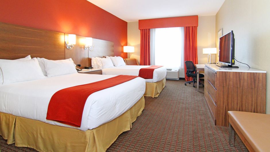 Holiday Inn Express & Suites NW Room