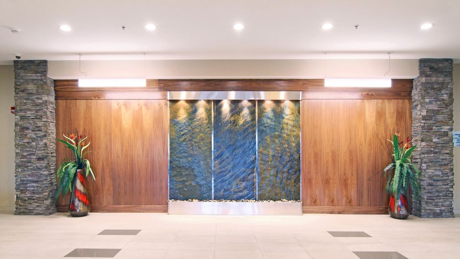 Holiday Inn Express & Suites NW Exterior