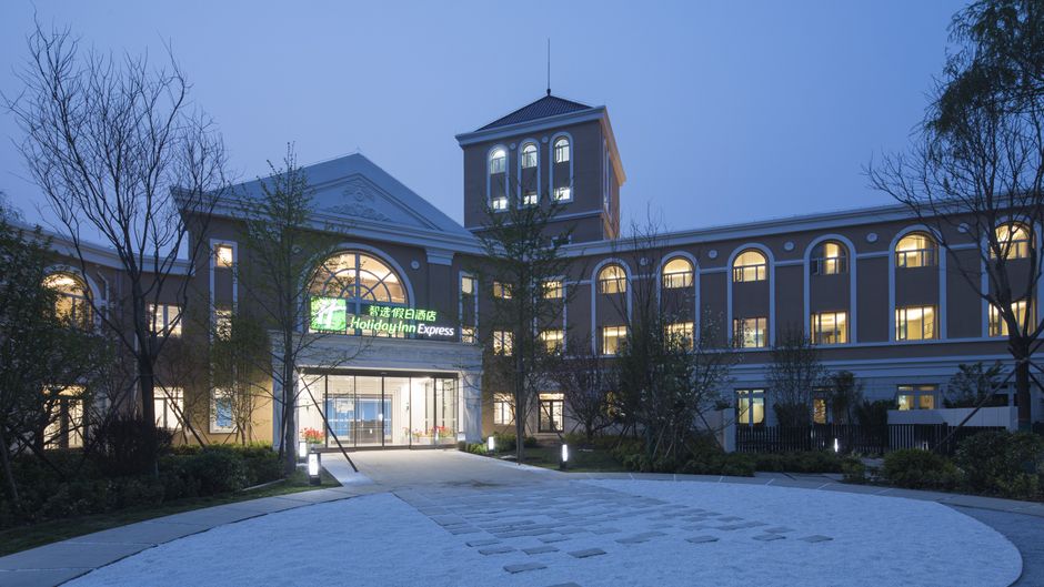 Holiday Inn Express Beijing Badaling Exterior