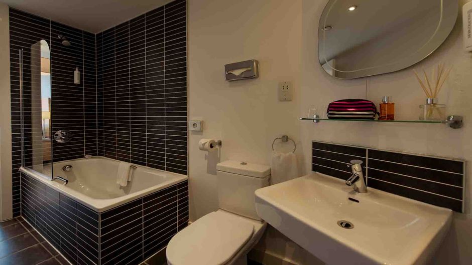 Premier Suites Liverpool Room