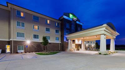 Holiday Inn Express Suites Salina