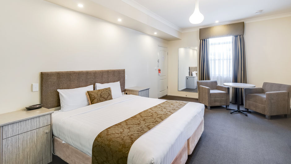 Prince of Wales Motor Inn Room