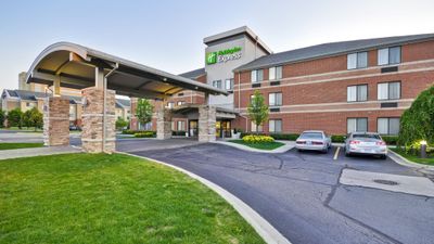 Holiday Inn Express Romulus / Detroit Airport, an 