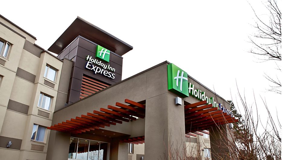Holiday Inn Express & Suites Langley Exterior
