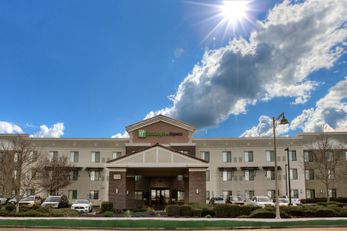 Holiday Inn Express Hotel & Suites