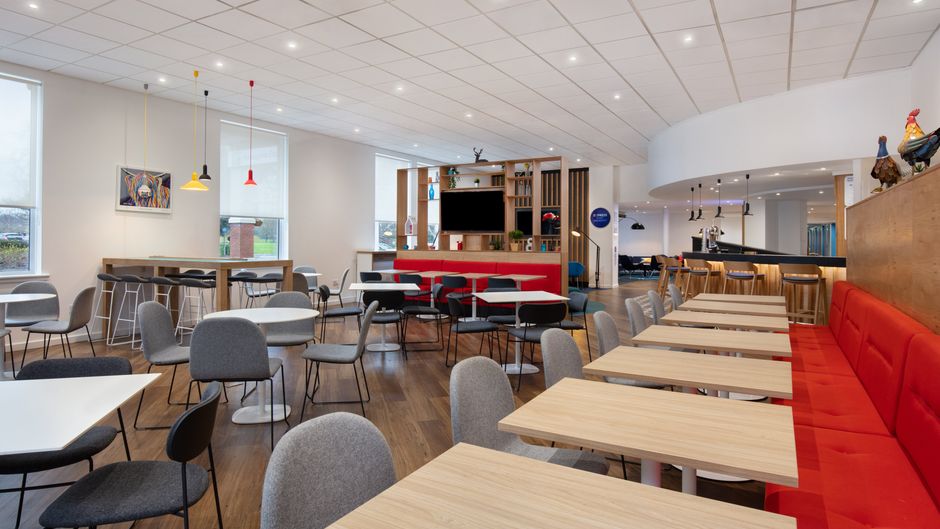 Holiday Inn Express Strathclyde Park M74 Lobby