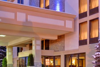 Holiday Inn Express Flint-Campus Area
