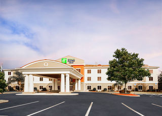 Holiday Inn Express Hotel & Suites