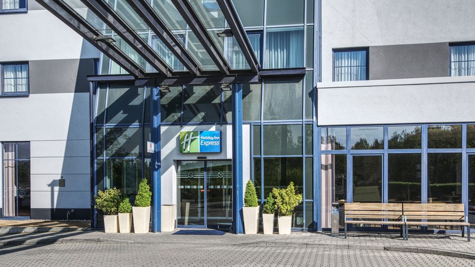 Holiday Inn Express Frankfurt Airport Exterior