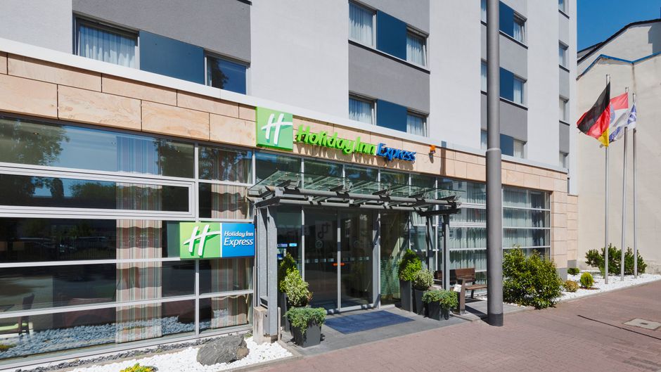 Holiday Inn Express Frankfurt Messe Exterior