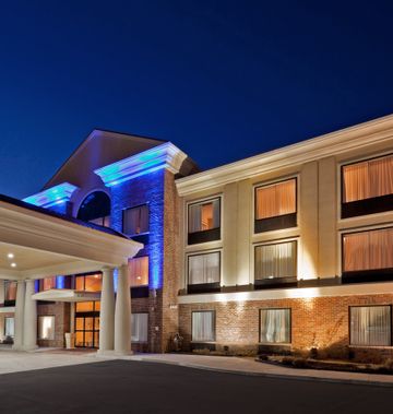 Holiday Inn Express Hotel & Suites