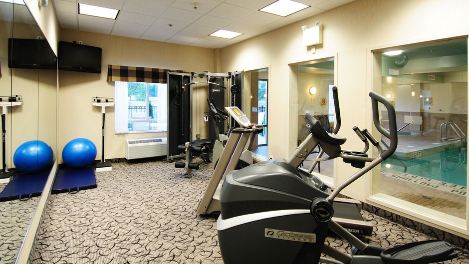 Holiday Inn Express & Suites Ottawa Airp Health Club