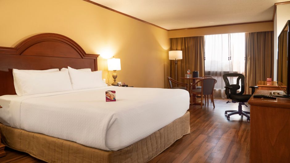 Crowne Plaza Monterrey Room