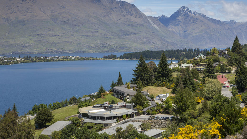Holiday Inn Queenstown Frankton Road Exterior
