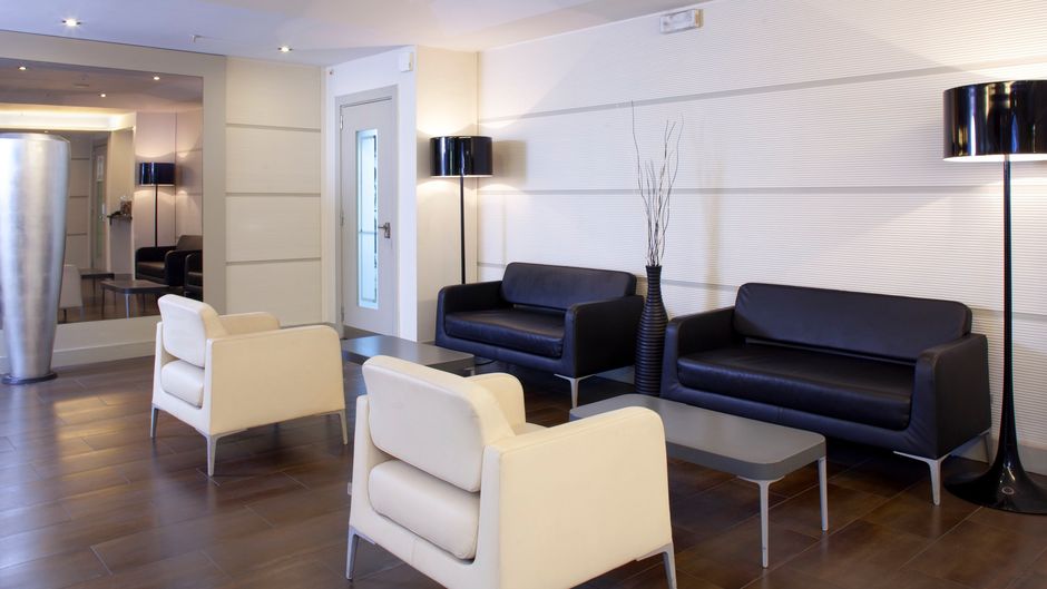 Holiday Inn Naples Lobby