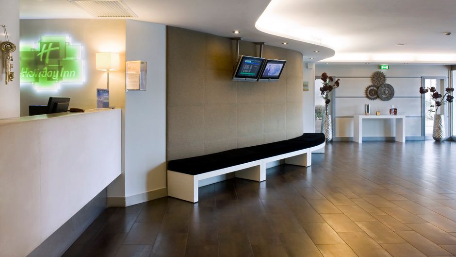 Holiday Inn Naples Lobby