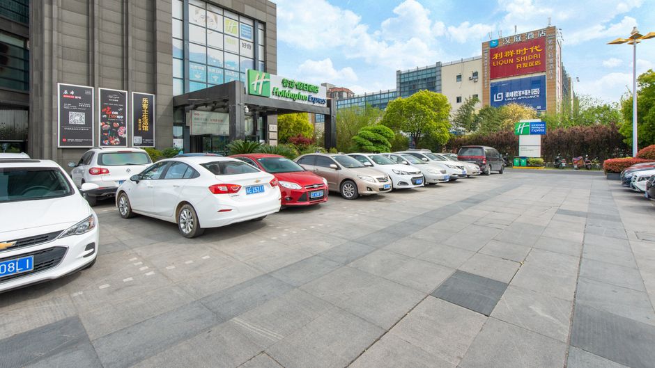 Holiday Inn Exp Nantong Xinghu Exterior