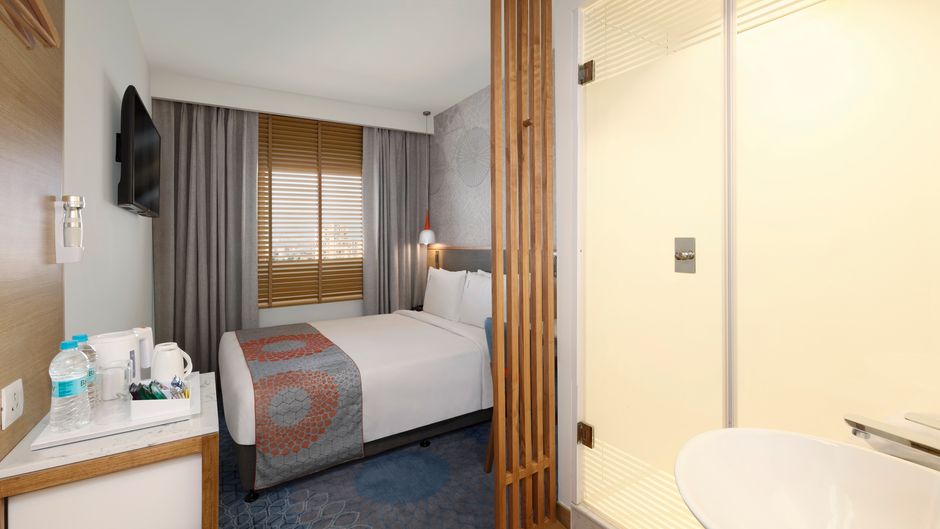 Holiday Inn Express Hyderabad Hitec City Room