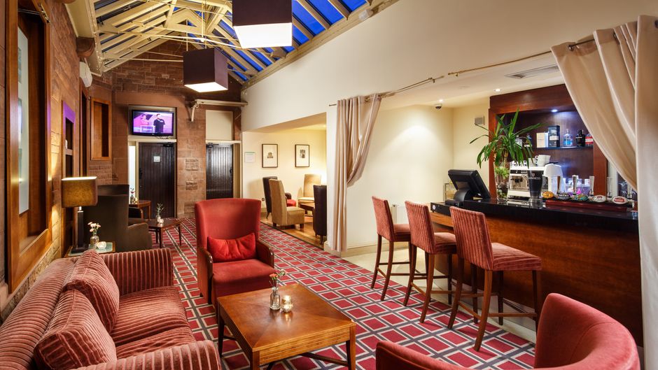Holiday Inn Dumfries Lobby