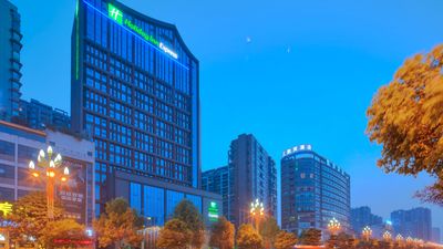 Holiday Inn Express Leshan City Square