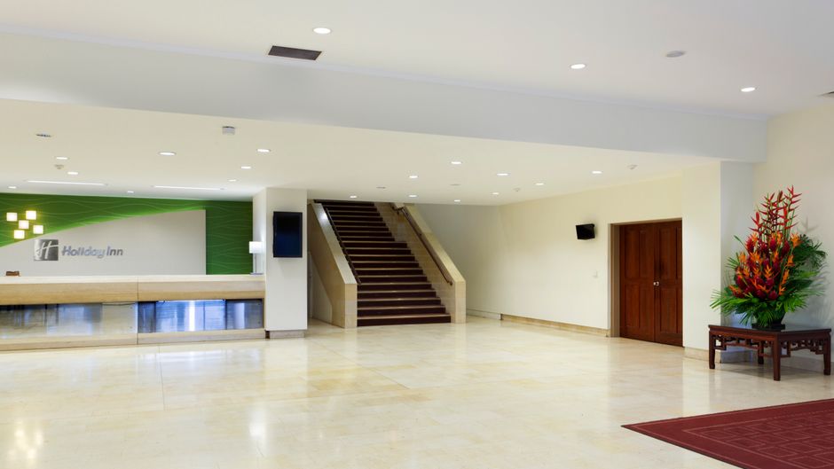Holiday Inn Port Moresby Lobby