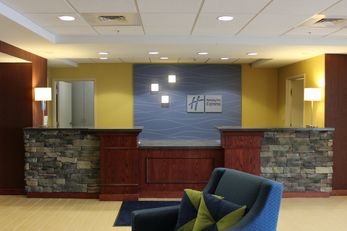 Holiday Inn Express & Sts Milford