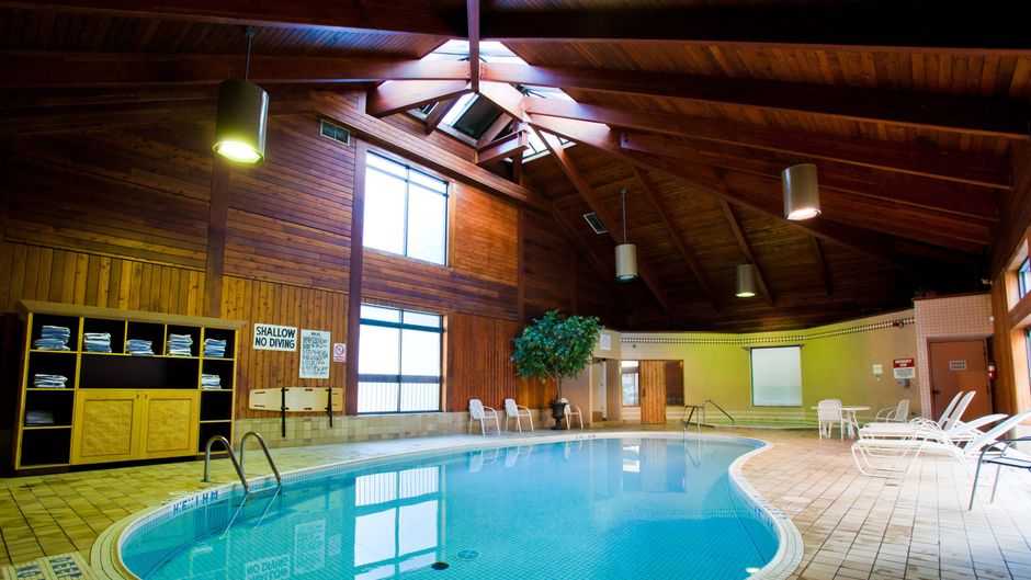 Holiday Inn by The Falls Pool