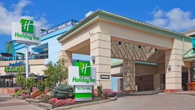 Holiday Inn by The Falls