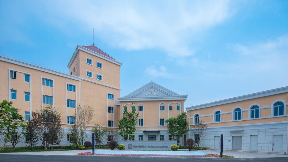Holiday Inn Express Beijing Badaling Exterior
