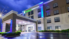 Holiday Inn Express & Suites Northwest