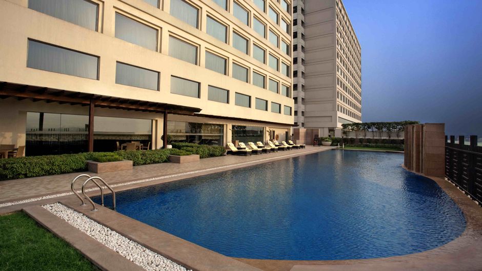 Holiday Inn New Delhi Mayur Vihar Noida Pool