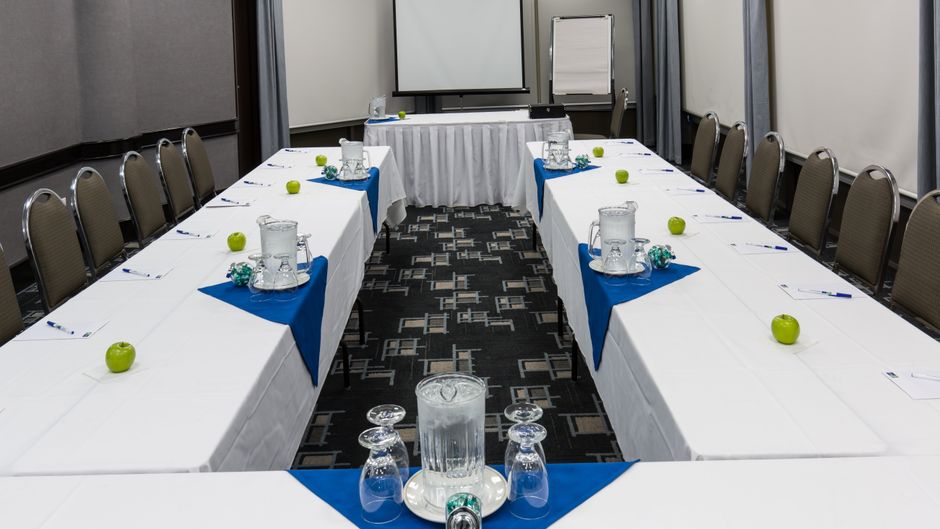 Holiday Inn Express Edmonton Downtown Meeting
